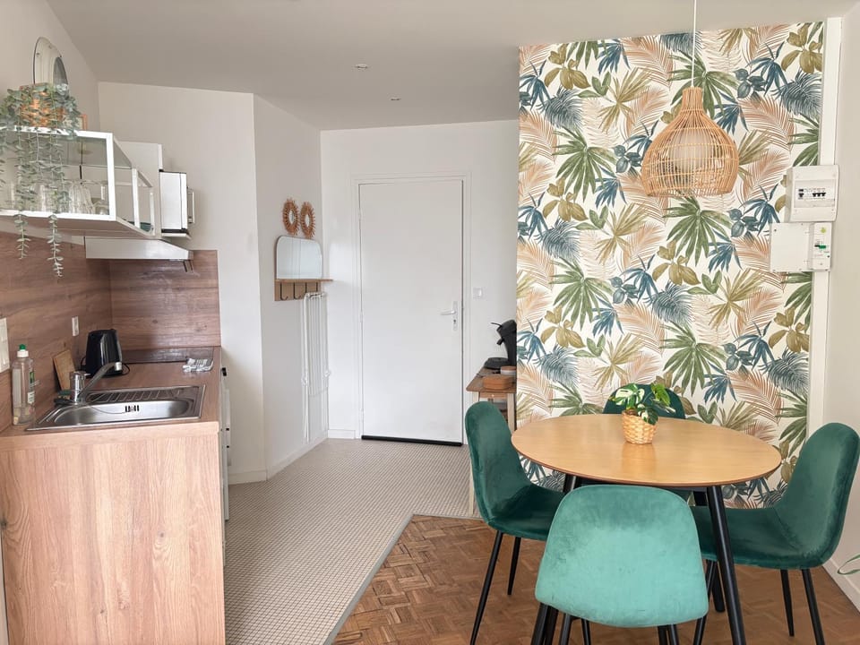 Seating area, Dining area, kitchen