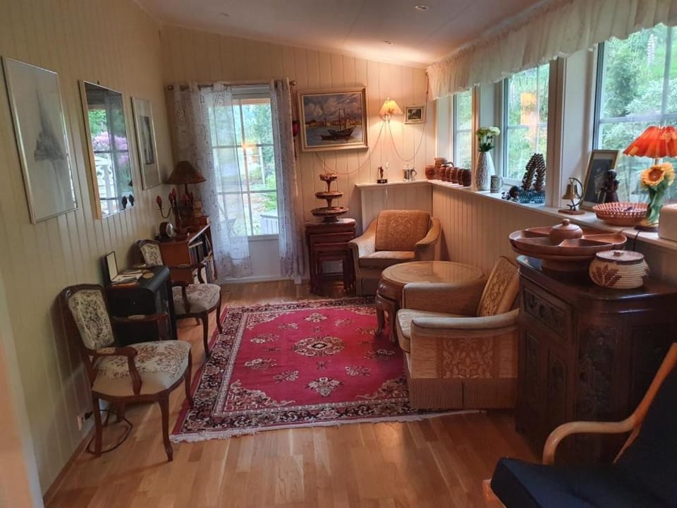 Sjarmerende feriehus i Olden rett ved fjorden House in Vestland