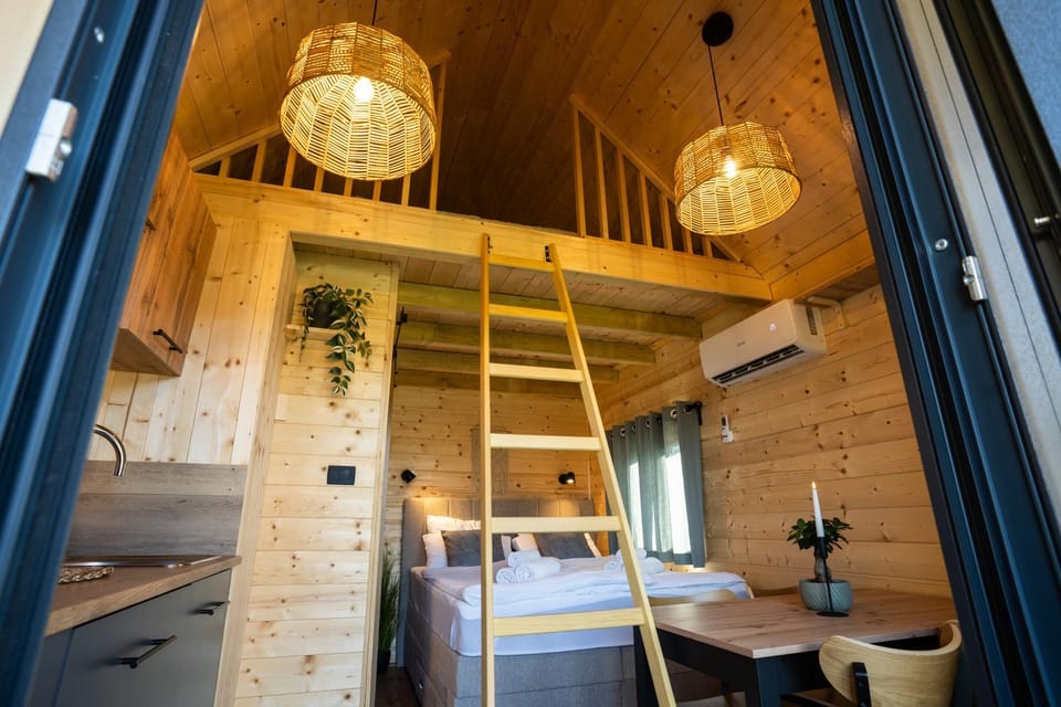 Kitchen or kitchenette, Photo of the whole room, Dining area