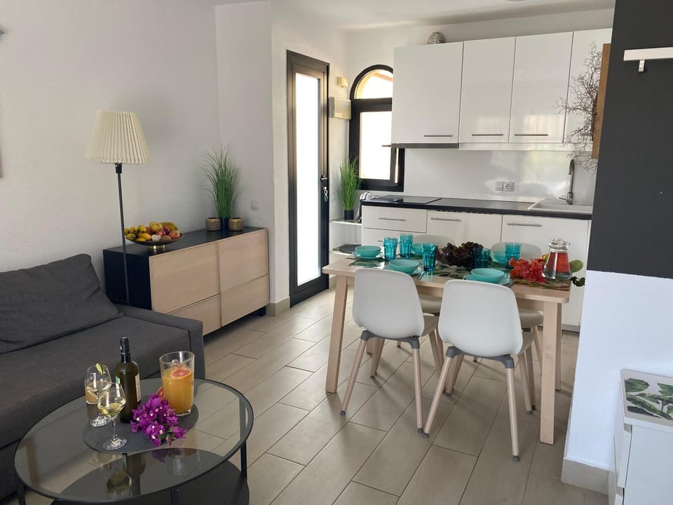 Kitchen or kitchenette, Living room, Dining area