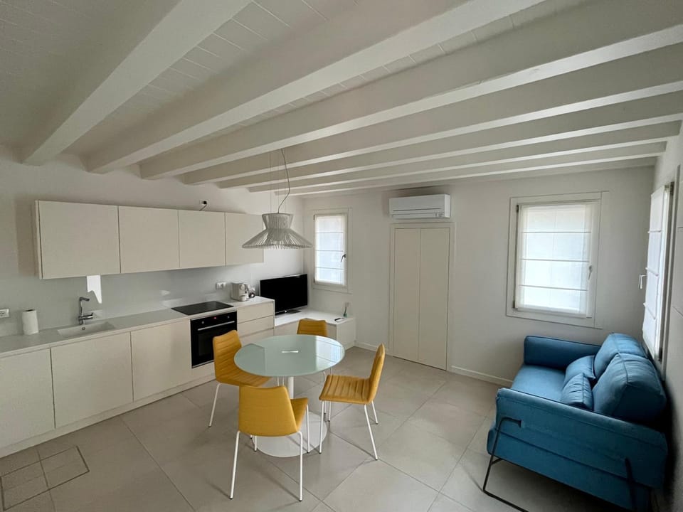 Kitchen or kitchenette, Living room, Dining area