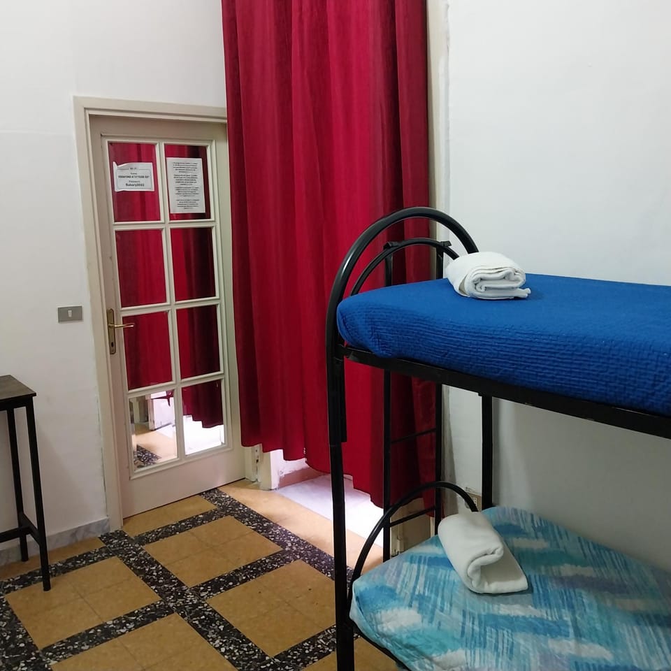 Sahary Hostel in Naples