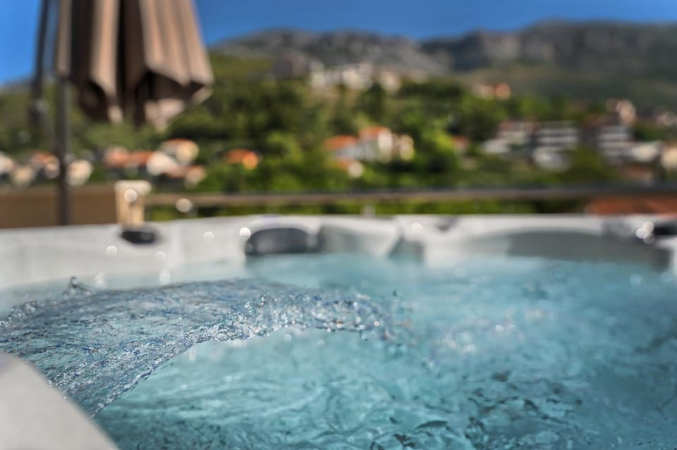 Hot Tub, Spa and wellness centre/facilities
