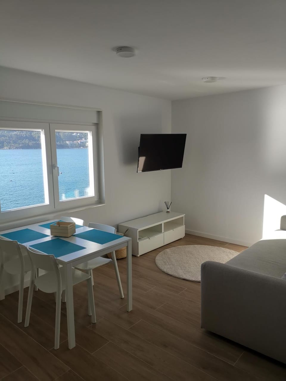 TV and multimedia, Living room, Dining area