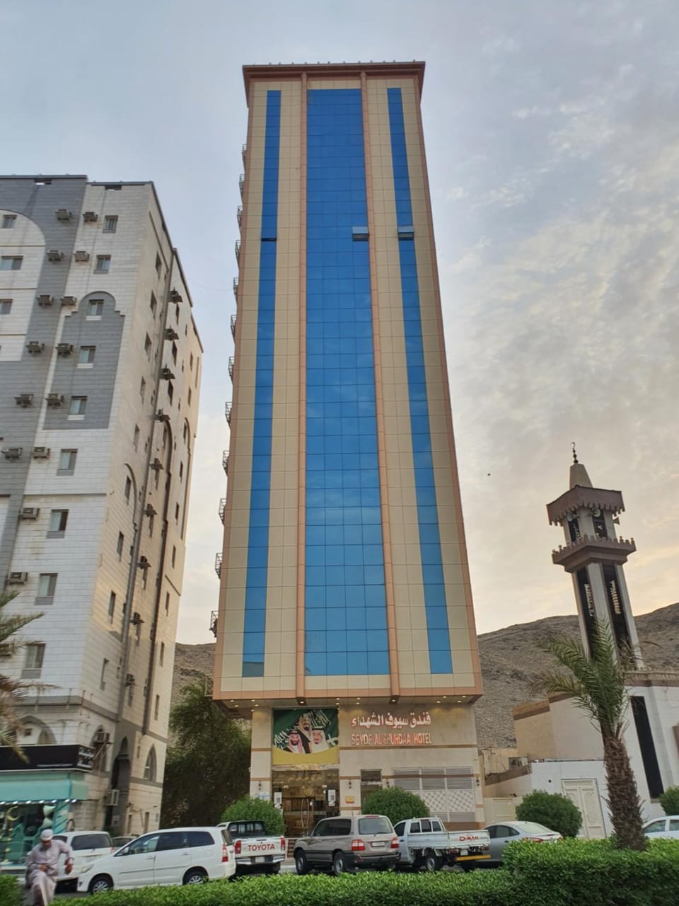 Property building, Day, City view, Parking