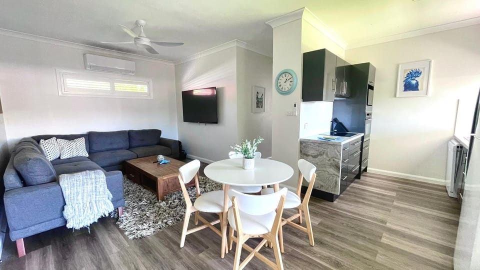 Lounge or bar, Dining area, kitchen