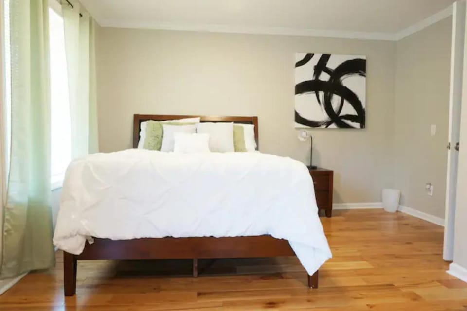 Atlanta Unit 1 Room 1 - Peaceful Private Master Bedroom with Private Balcony House in Atlanta