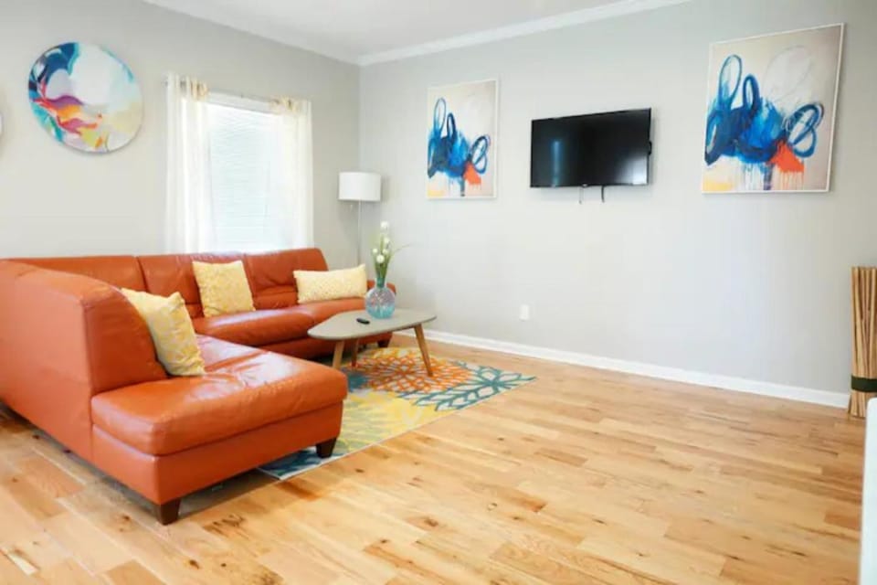Atlanta Unit 1 Room 1 - Peaceful Private Master Bedroom with Private Balcony House in Atlanta