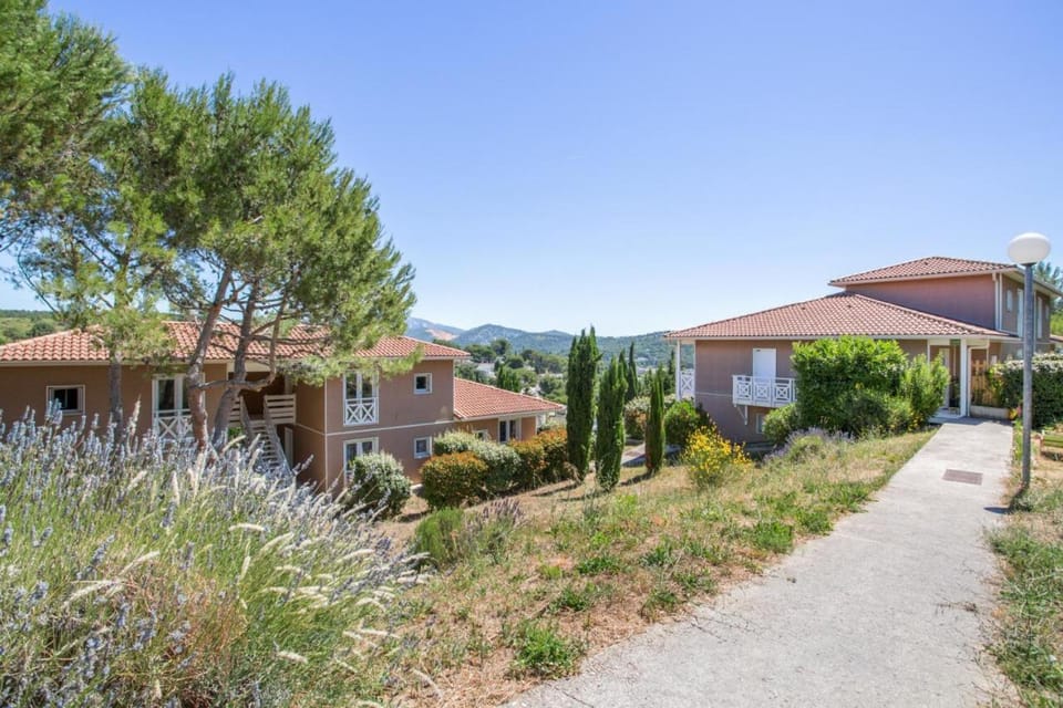 Residence Debussy - maeva Home - Appartement 2 Pièces 4 Personnes - Budget MAE-9049 Apartment in Carnoux-en-Provence