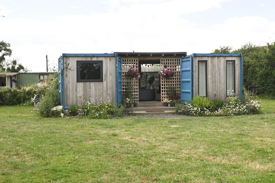 Property building, Day, Garden, Garden view