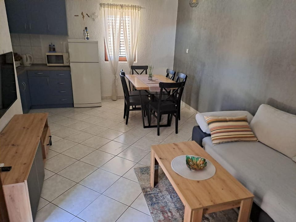 Kitchen or kitchenette, Living room, Dining area