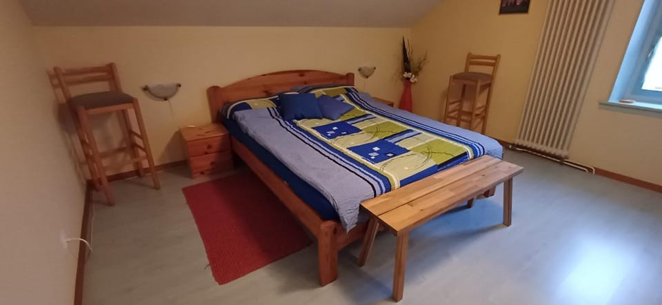 Photo of the whole room, Dining area, Bedroom