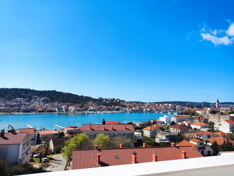 View (from property/room), Balcony/Terrace, City view, Landmark view, Mountain view, Sea view, Quiet street view