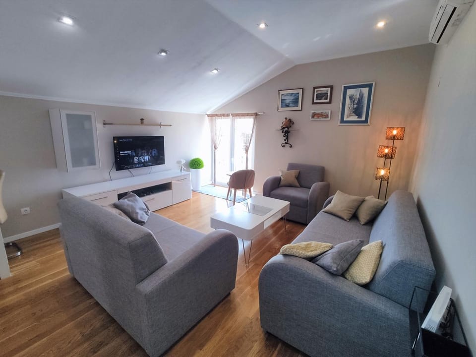View (from property/room), Living room, Seating area, City view, Landmark view, Mountain view, Sea view, Street view