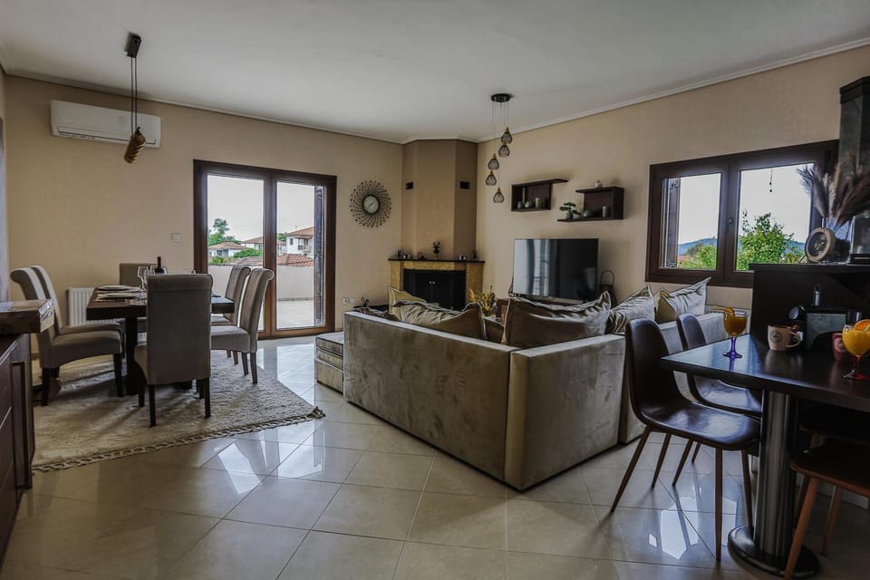 Living room, Seating area, Dining area