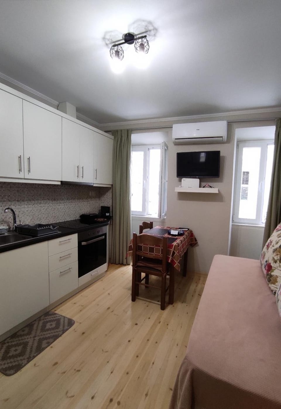 TV and multimedia, Kitchen or kitchenette, Seating area, Dining area
