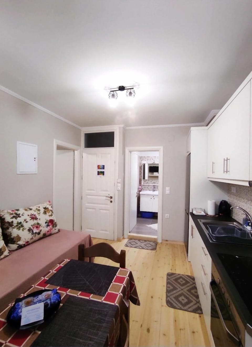 TV and multimedia, Kitchen or kitchenette, Seating area, air conditioner