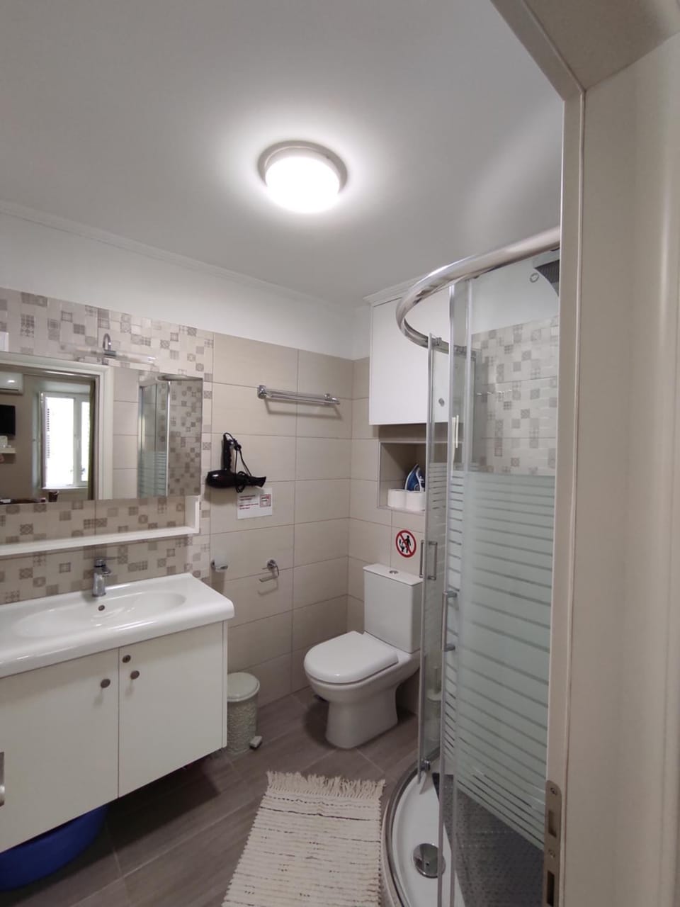 Shower, Toilet