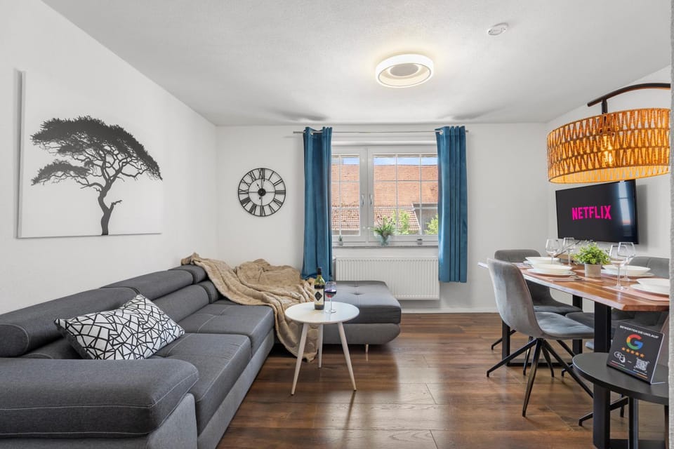 TV and multimedia, Living room, Seating area, Dining area, Evening entertainment