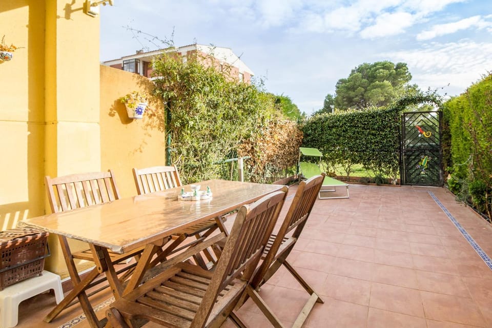 Illa Sistach Rentals: Casa con piscina comunitaria Apartment in Baix Empordà