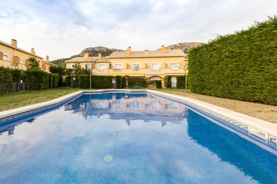 Illa Sistach Rentals: Casa con piscina comunitaria Apartment in Baix Empordà
