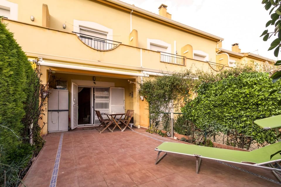 Illa Sistach Rentals: Casa con piscina comunitaria Apartment in Baix Empordà