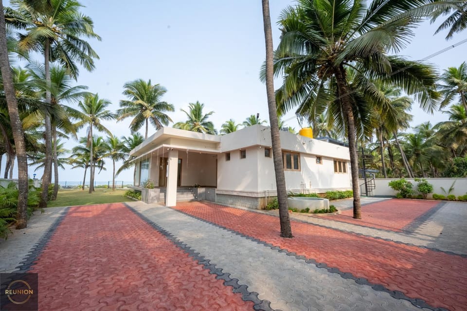 Reunion Ocean Elite - Beach House Villa in Karnataka