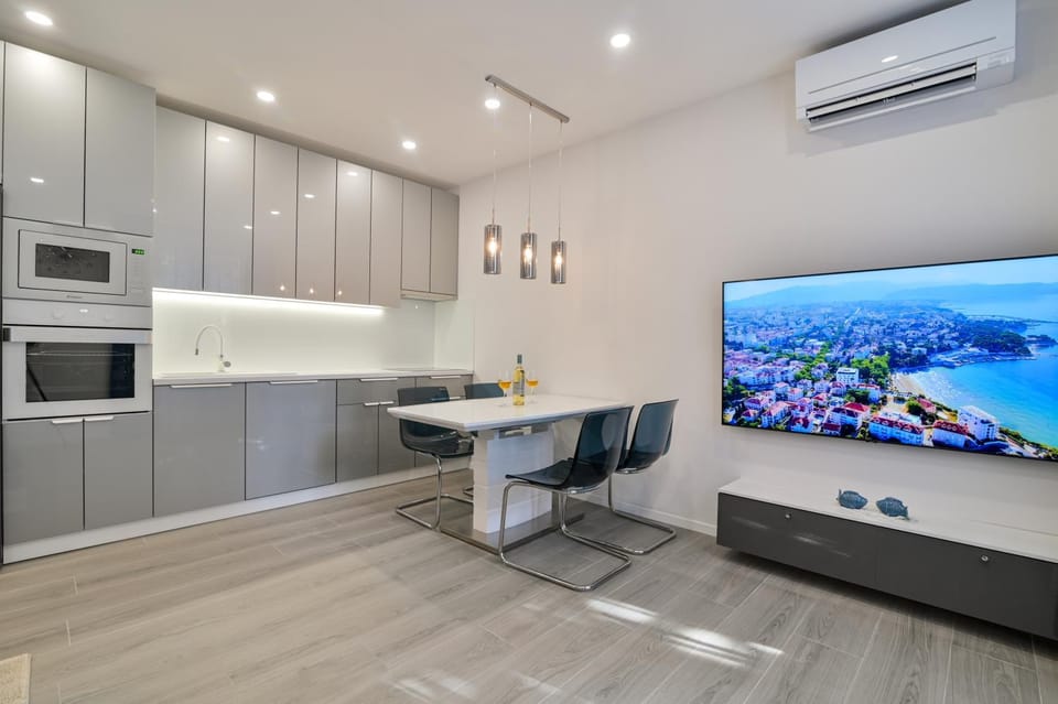 TV and multimedia, Kitchen or kitchenette, Dining area