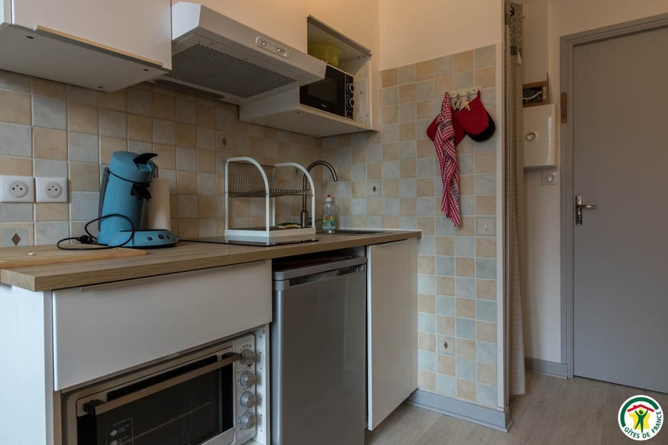 Kitchen or kitchenette, stove