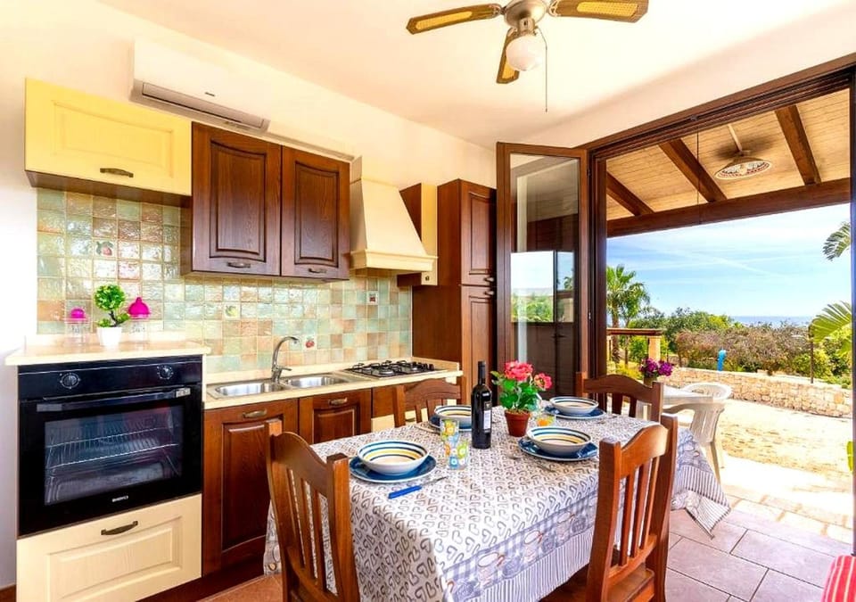 Day, Natural landscape, View (from property/room), Kitchen or kitchenette, Dining area, pet friendly, stove