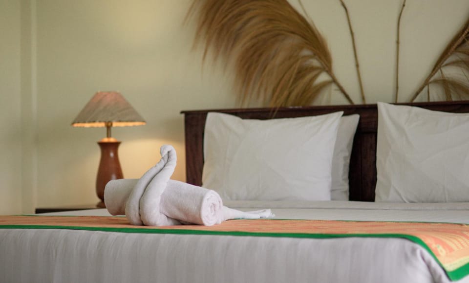 Bed, Photo of the whole room, Bedroom, towels