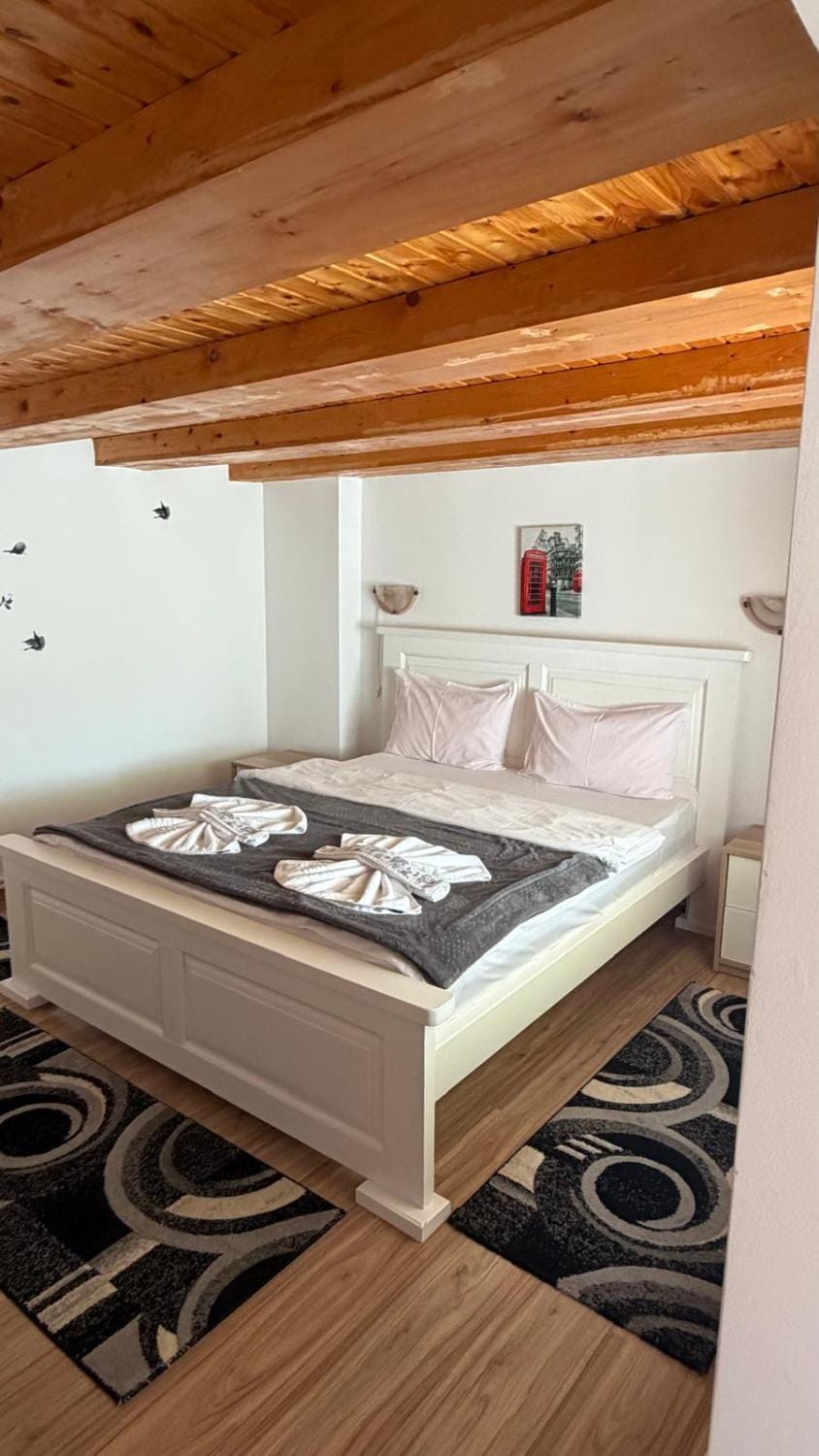 Casa Morarului Bed and Breakfast in Prahova, Romania