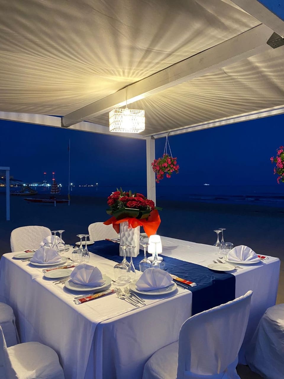 Restaurant/places to eat, Banquet/Function facilities