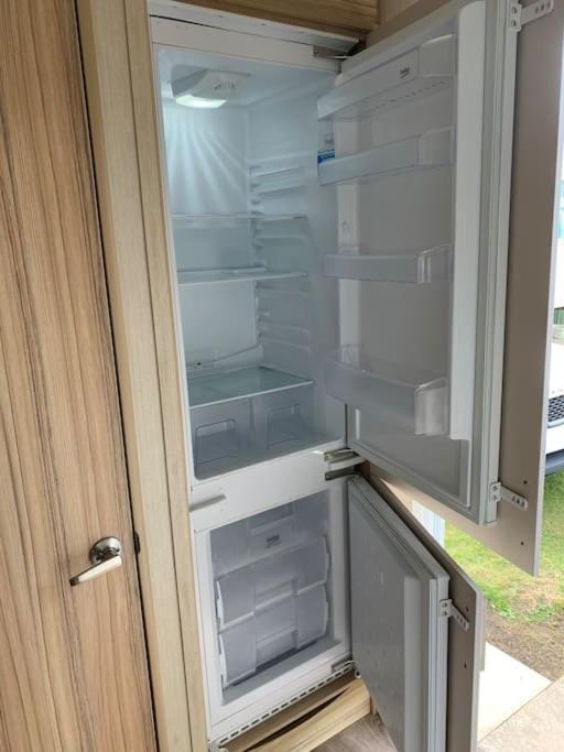 Kitchen or kitchenette, storage, storage