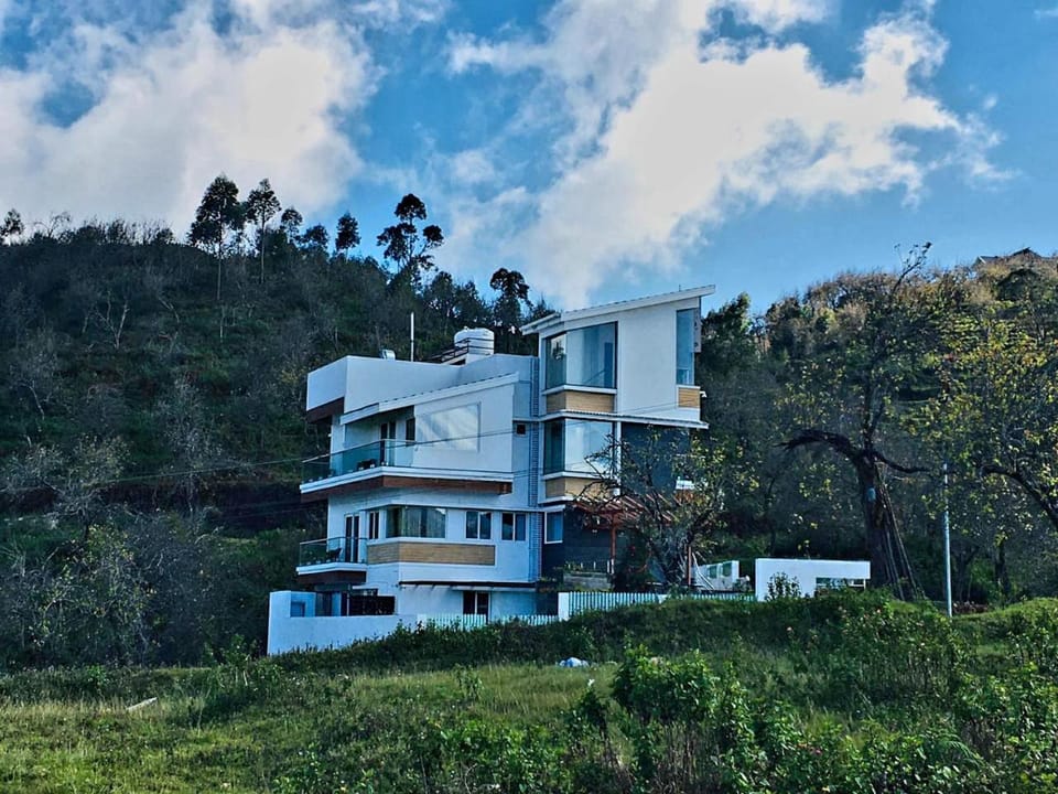 Property building, Day, Natural landscape, Mountain view