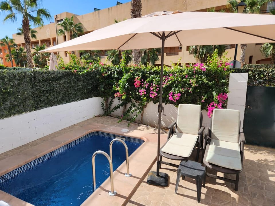 Patio, Day, Garden, View (from property/room), Garden view, Pool view, Swimming pool, sunbed