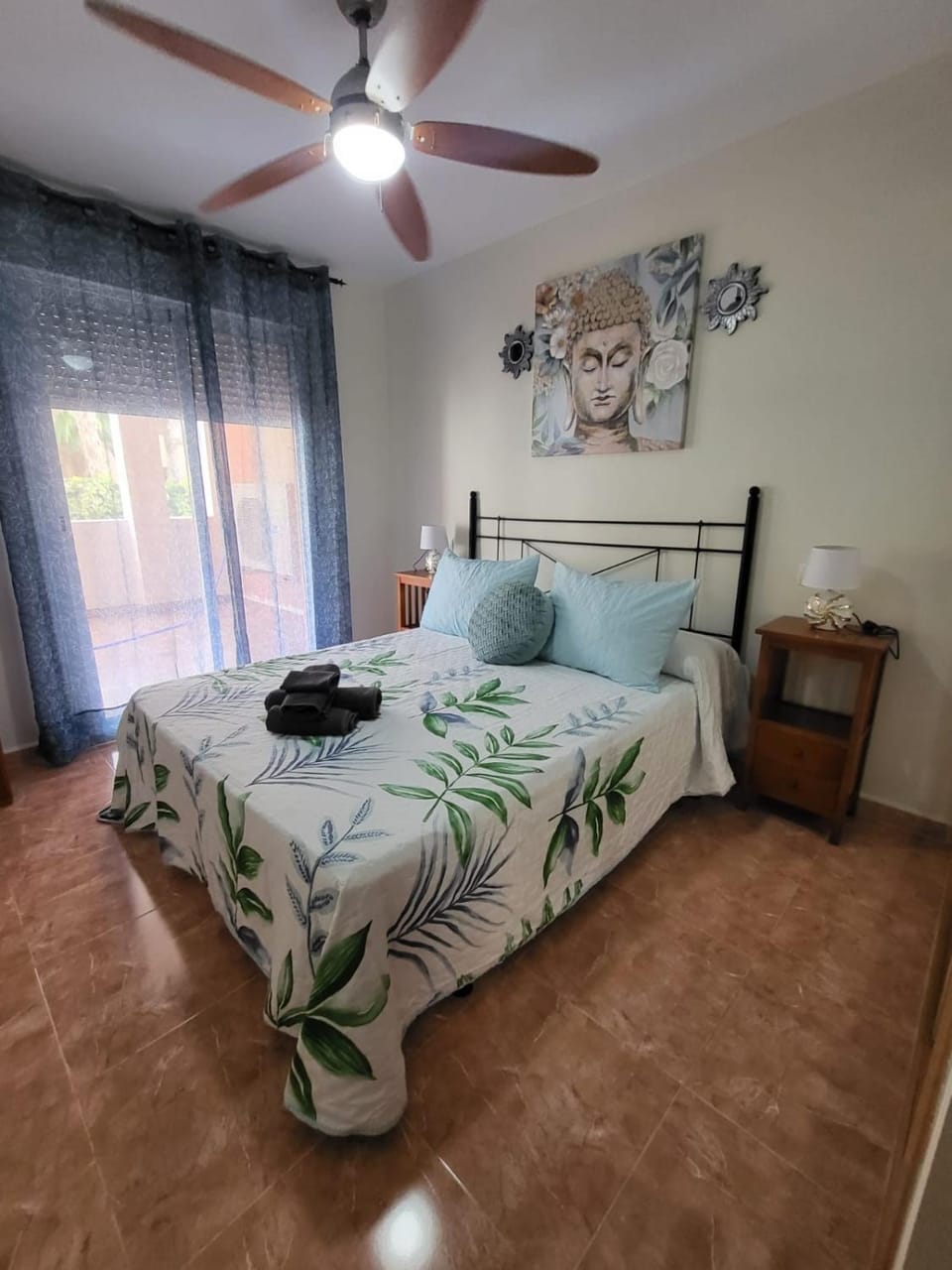 Bed, Photo of the whole room, Bedroom, fireplace