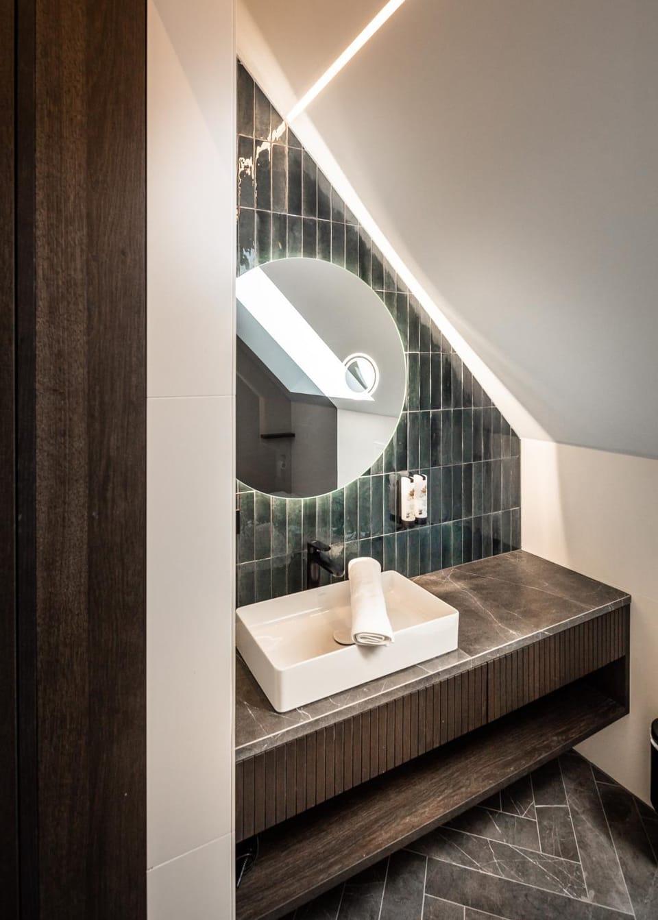 Bathroom, towels