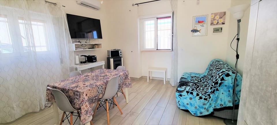 TV and multimedia, Living room, Seating area, Dining area, locker
