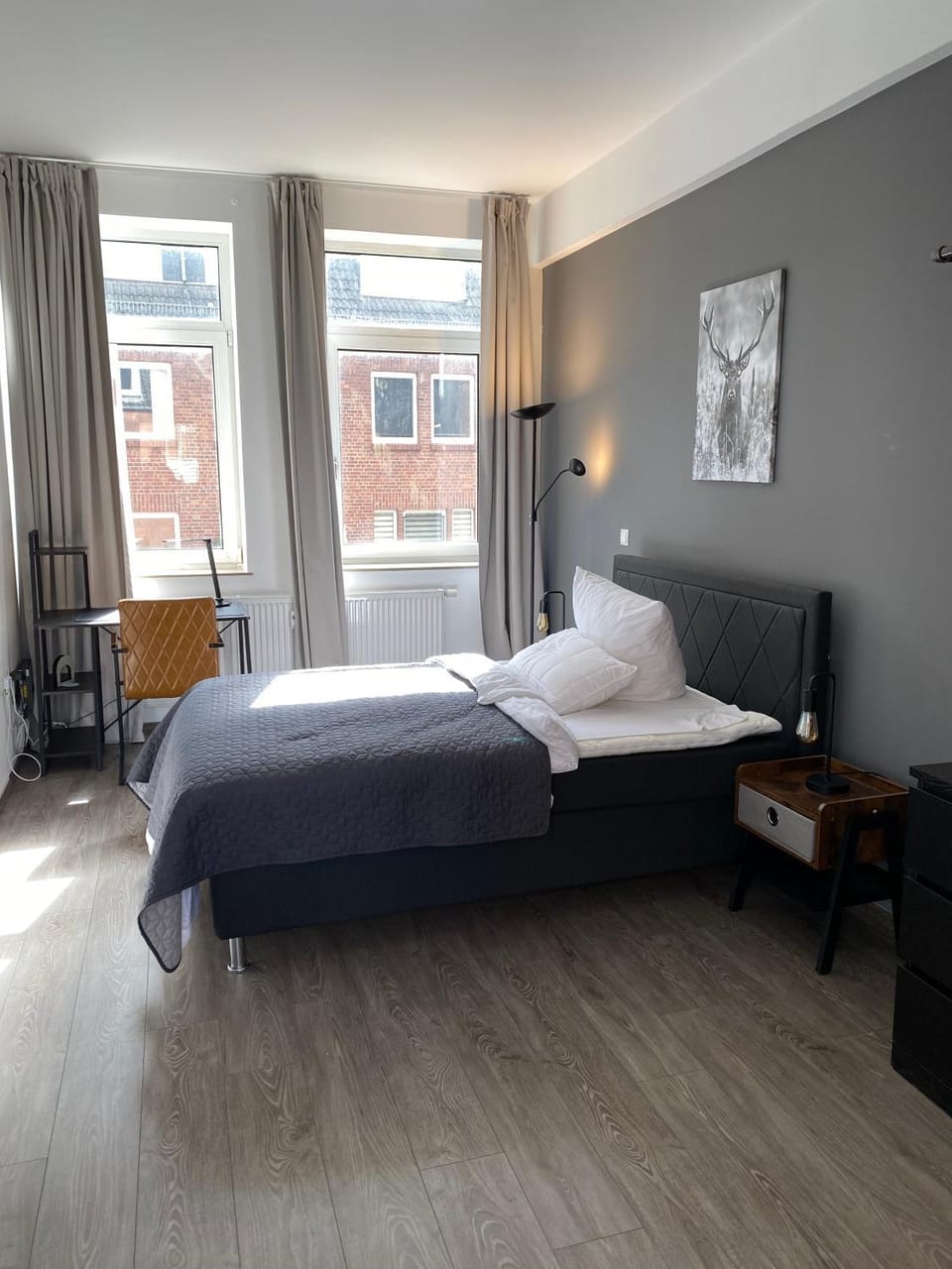 Photo of the whole room, Bedroom
