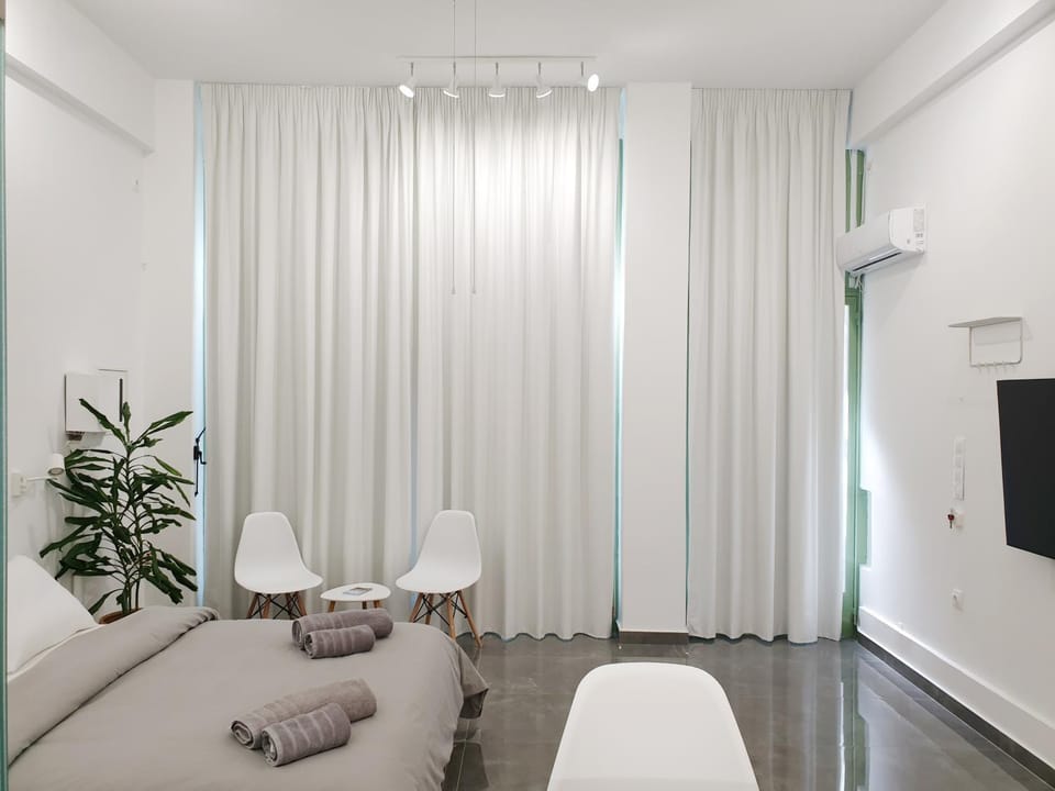 Bed, Photo of the whole room, Seating area