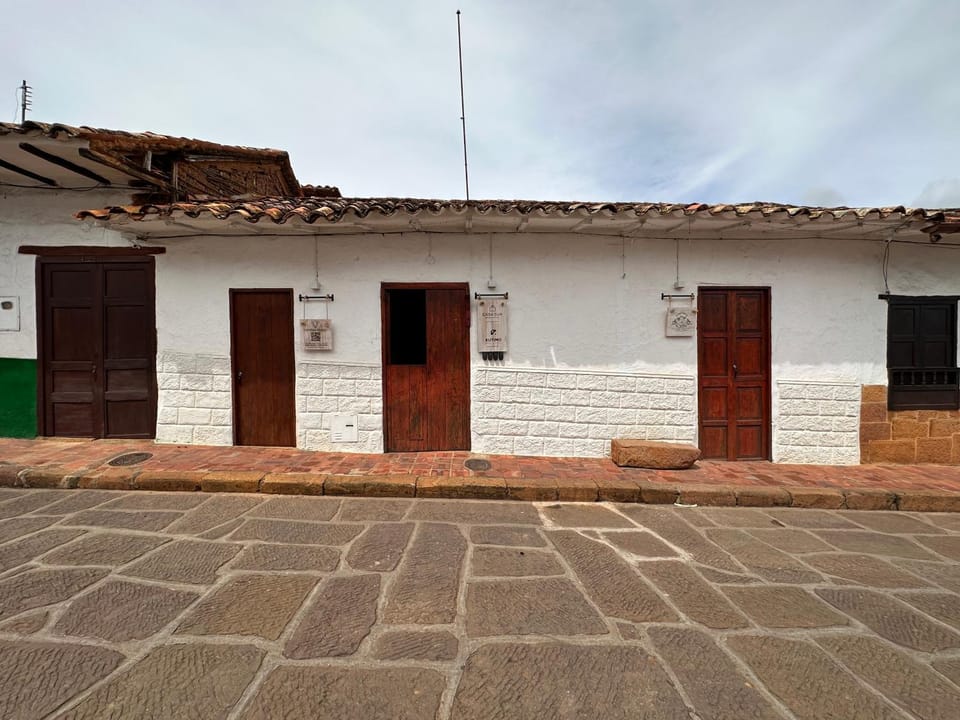 Property building, Facade/entrance, Day, Landmark view