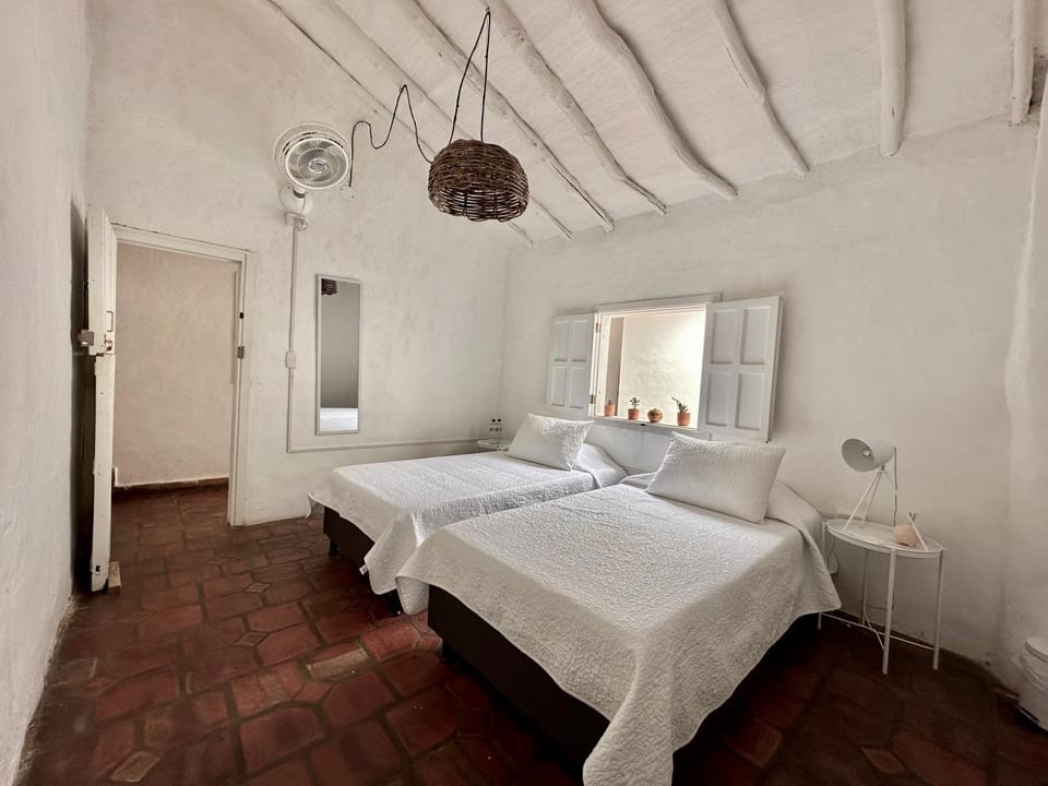 Bed, Photo of the whole room, Bedroom, fireplace, towels