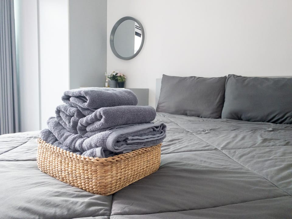 Bedroom, towels