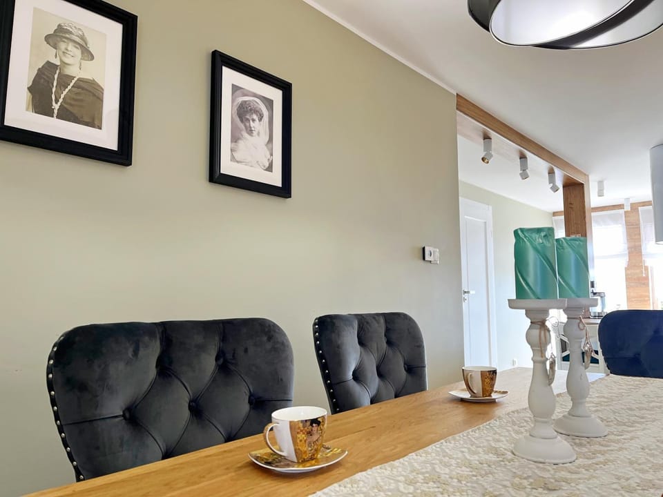Dining area, Family