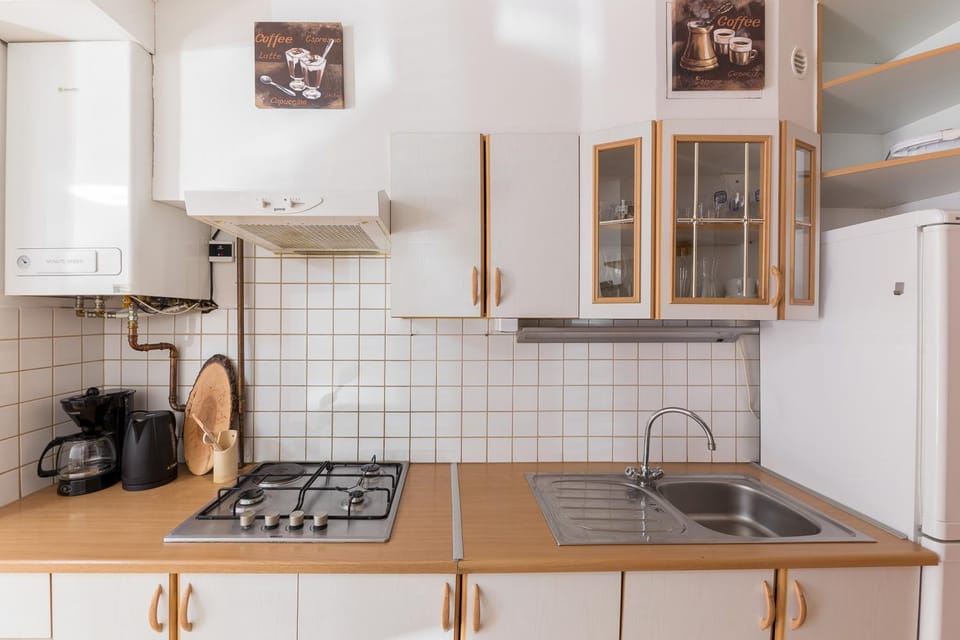Coffee/tea facilities, Kitchen or kitchenette, stove, toaster, kitchen