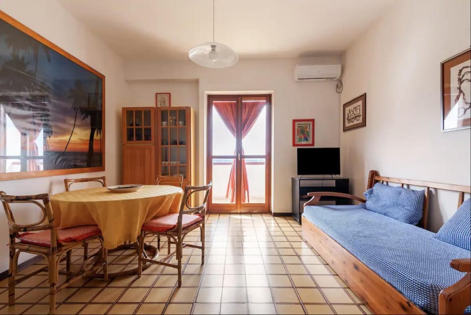 Living room, Dining area, air conditioner