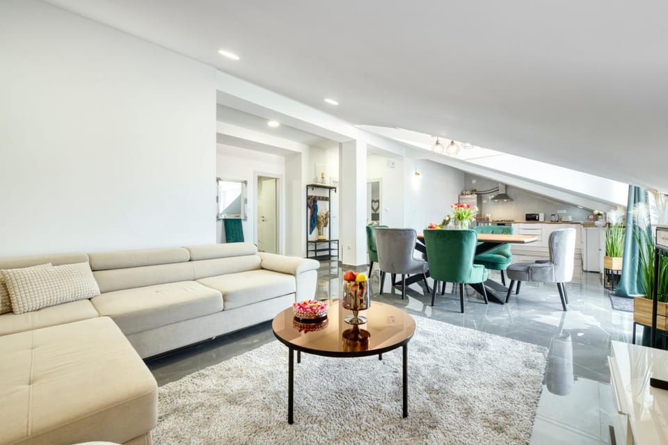 Kitchen or kitchenette, Living room, Seating area