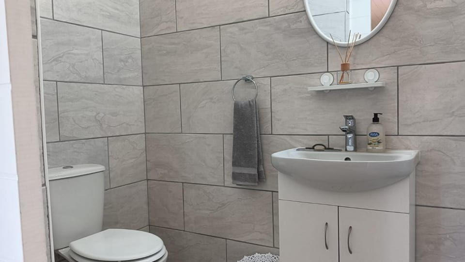 Plattekloof Treasures Bed and Breakfast in Cape Town