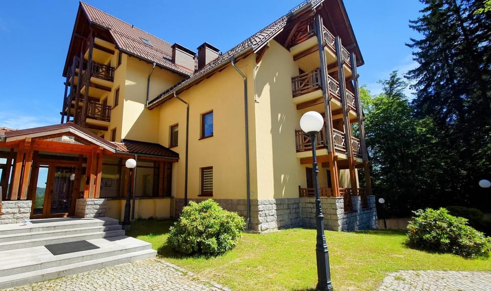 Property building, Facade/entrance, Garden